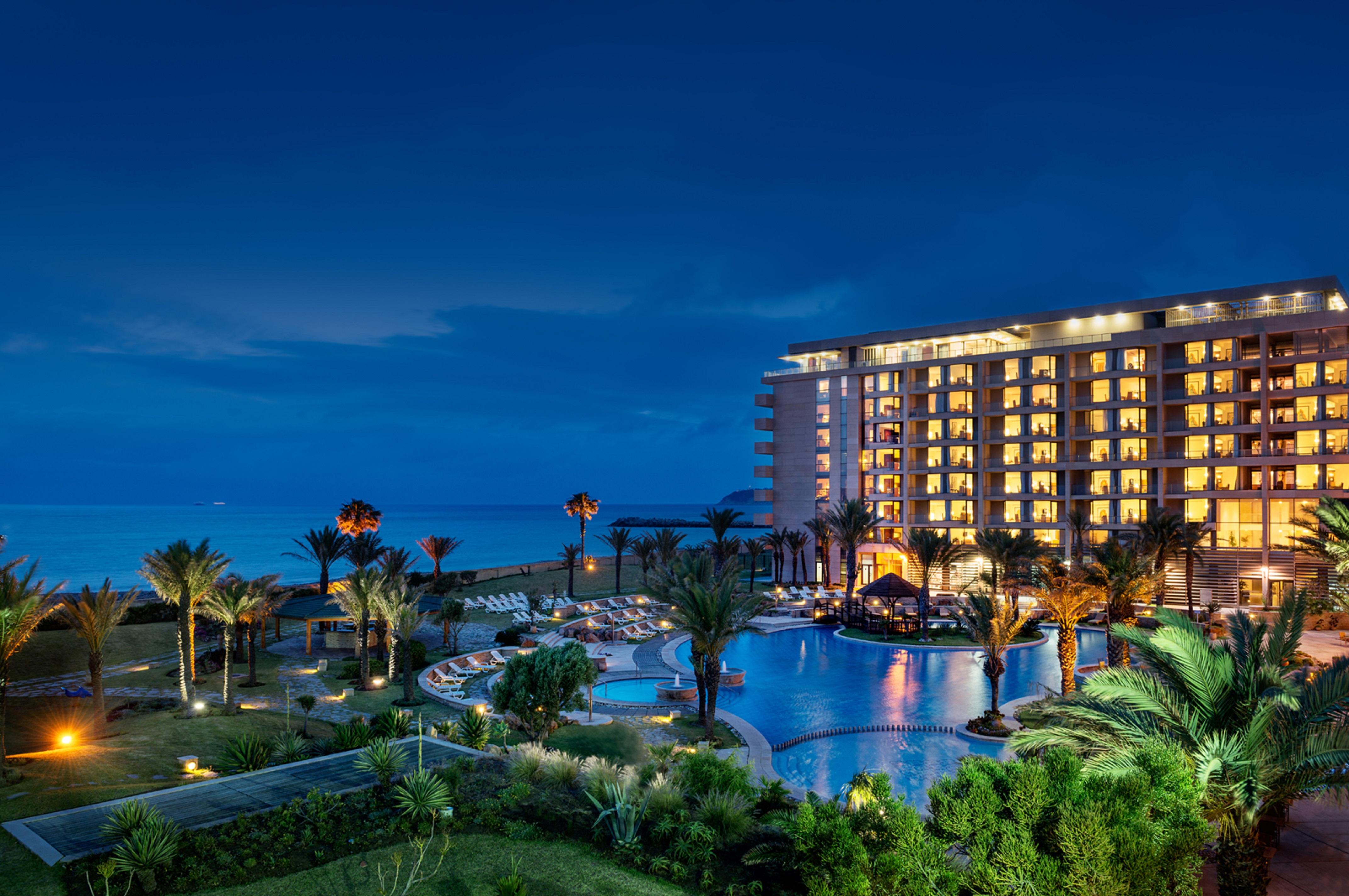 Moevenpick Hotel & Casino Malabata Tanger Exterior foto Hilton Phuket Resort and Spa