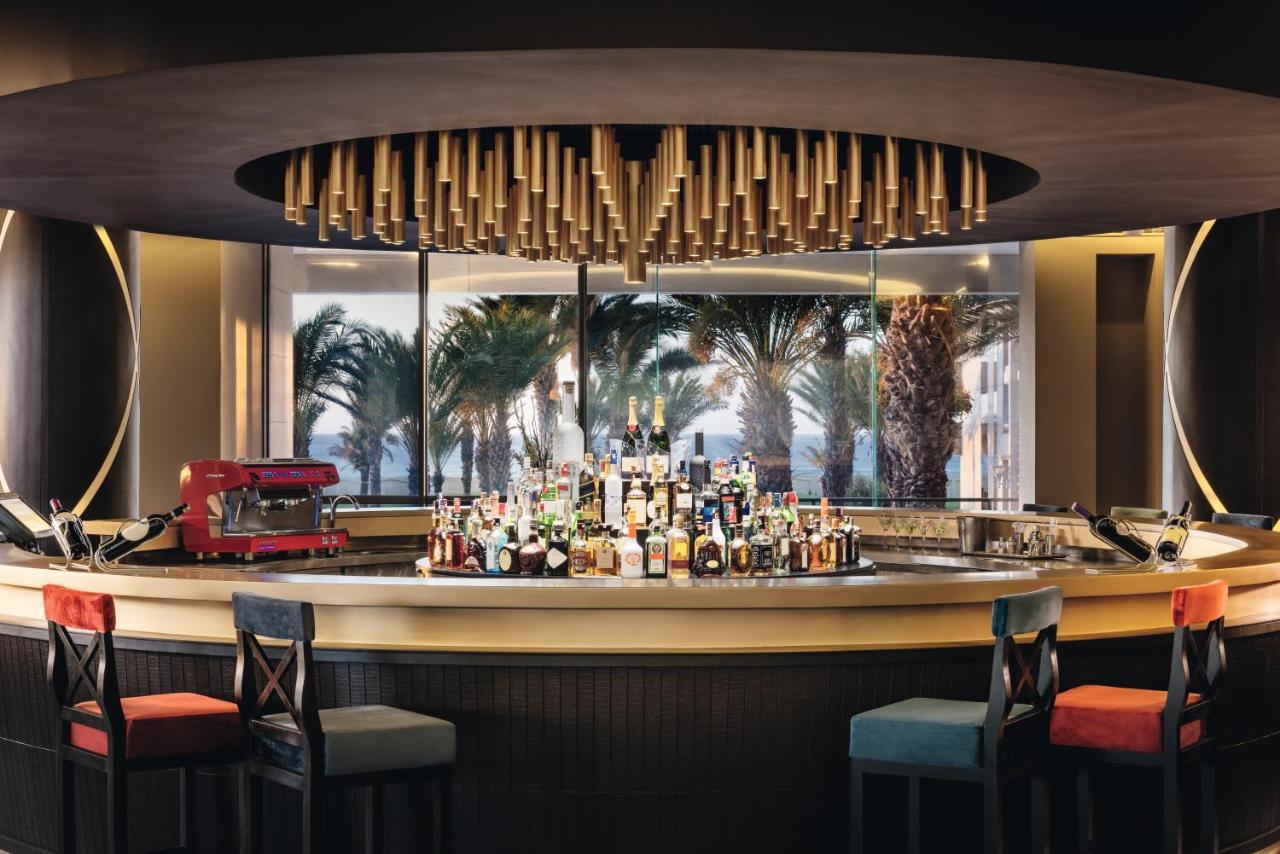 Moevenpick Hotel & Casino Malabata Tanger Exterior foto The bar at the 101 Lounge